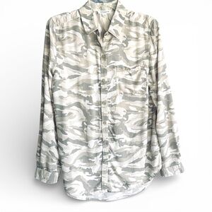 Beachlunchlounge Size Medium Viscose Desert Camo Long Sleeve Button Down Shirt